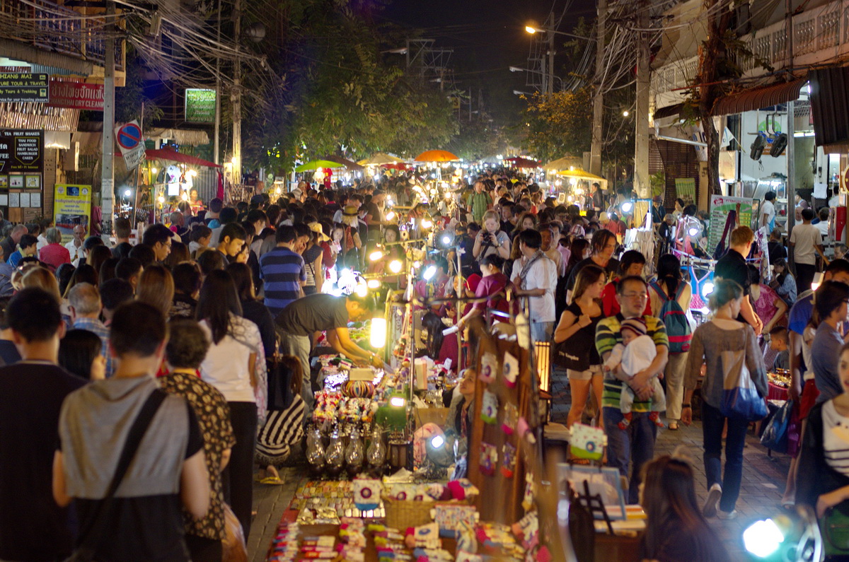 Численность бангкока. Тайланд Walking Street. Ночной рынок Тайланд. Chiang mai Таиланд. Рынок в Тайланде Найт Маркет.